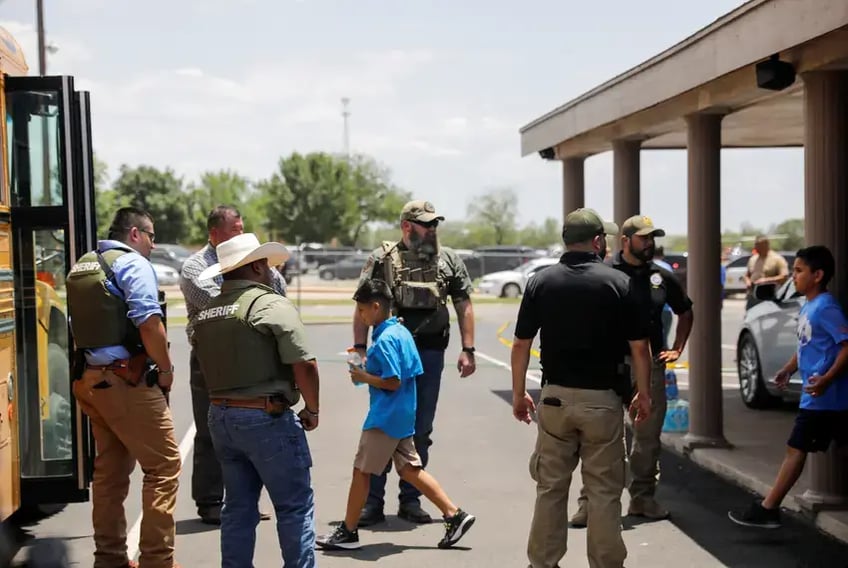 21 muertos en la escuela primaria de uvalde en el tiroteo mas mortifero de la historia de texas