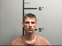 centerton man 21 gearresteerd in aanranding kinderpornozaak