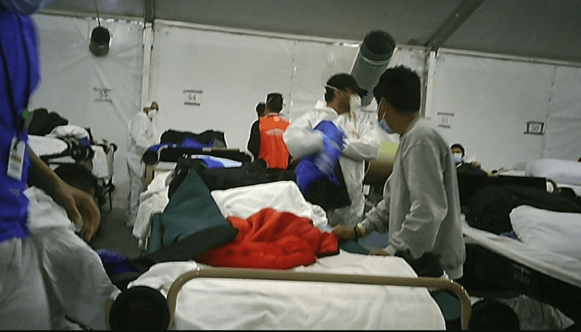 condiciones desgarradoras en el campamento de ninos migrantes en ee uu