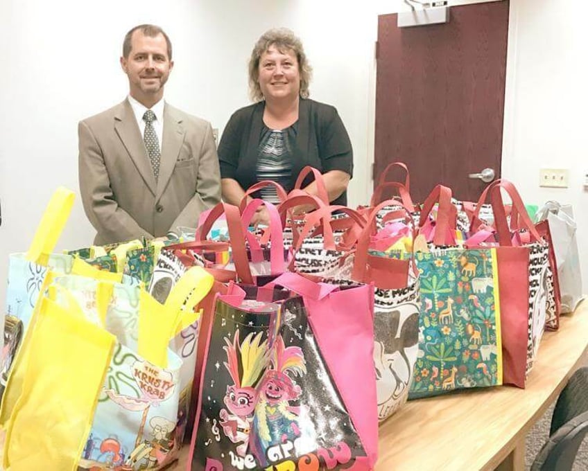 dodge county district attorney bedankt kindermisbruik overlevende voor geschenken voor andere slachtoffers