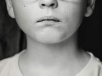 el abuso infantil afecta el desarrollo del cerebro un estudio revela un trauma complejo relacionado con la psicopatologia y la enfermedad cognitiva