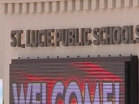 el profesor de la escuela secundaria del condado de st lucie es arrestado por abuso de menores
