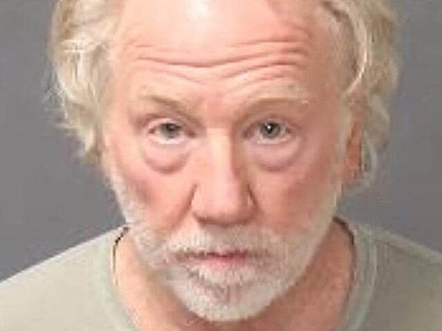 Актер Тимоти Басфилд, известный по роли Эллиота в телесериале "Тридцать с чем-то" и Марка в