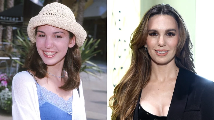 Christy Carlson Romano, exdirectiva de Disney, critica duramente a Hollywood por su falta de apoyo a las estrellas infantiles tras la muerte de Hayden Panettiere Christy Carlson Romano de adolescente, con una camiseta sin mangas de encaje morada, un jersey y un gorro de ganchillo; y Christy Carlson Romano en la actualidad, con un top negro y una chaqueta.