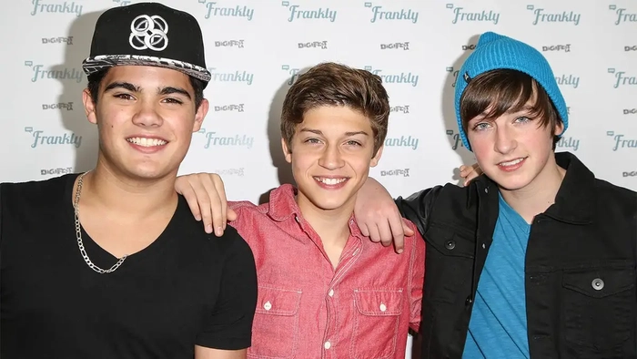 Emery Kelly, Ricky Garcia y Jon Klaasen de Forever In Your Mind posando en el Hollywood Palladium.