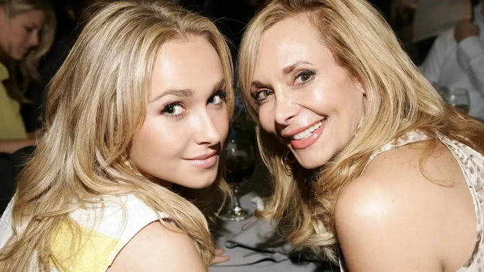 Hayden Panettiere y las estrellas infantiles cuyas relaciones con sus madres-agentes se complicaron Hayden Panettiere aparece junto a su madre, Lesley Vogel.