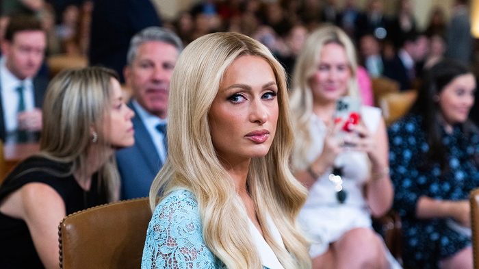 Paris Hilton zweert te vechten 'tot elk kind beschermd is' na gedetailleerde beschrijving van vermeend misbruik