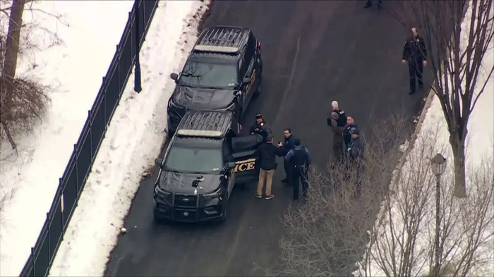 Мужчина из Пенсильвании обвиняется в нанесении ножевых ранений 3-месячному ребенку после слов о "жертвоприношении Полиция арестовала отца, обвиняемого в нанесении ножевых ранений своему ребенку.