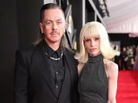 Келли Осборн в яростном высказывании, прозвучавшем на фоне сообщений о разрыве отношений, требует выплаты алиментов и возвращения своих собак