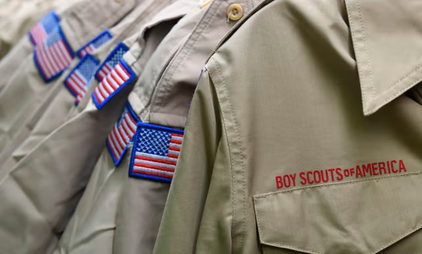 ex lider de los boy scouts del condado de macomb acusado de abusar sexualmente de 2 ninos