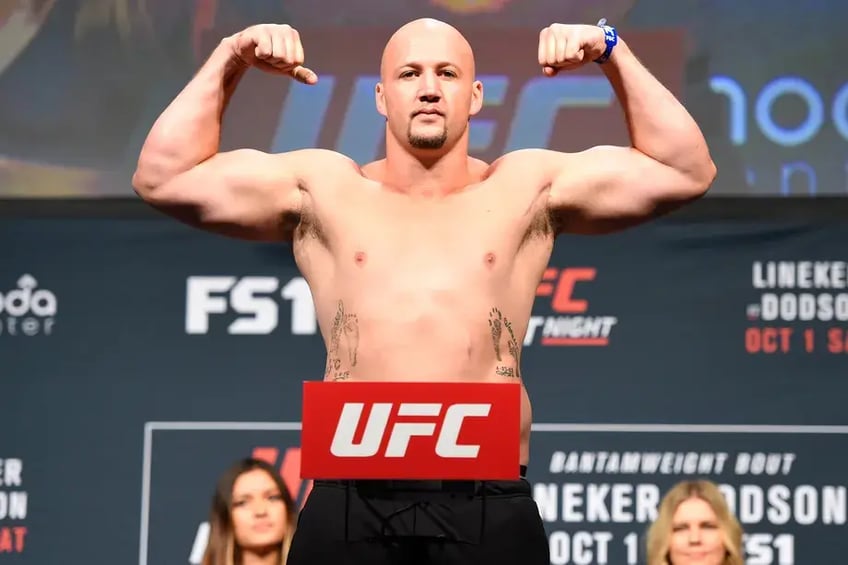 former ufc fighter cody east charged with battery child abuse and false imprisonment