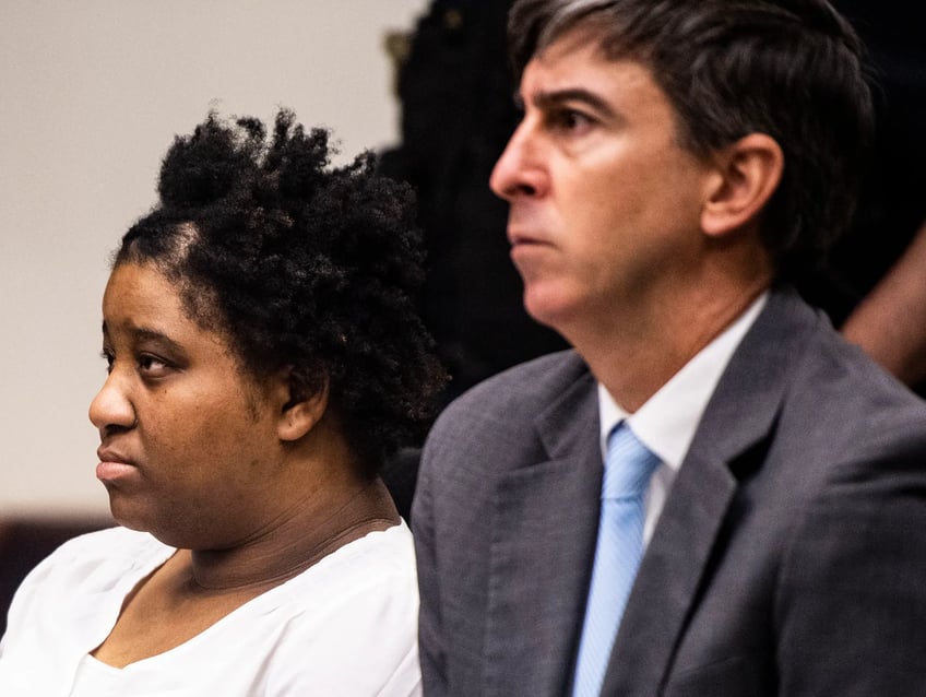 juicio a una mujer de simpsonville acusada de matar a un nino de 3 anos