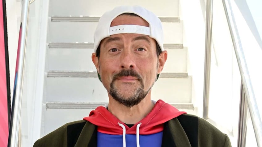 kevin smith bracht een maand door in een behandelcentrum voor seksueel kindermisbruik en gewichtsschaamte