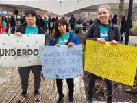 la marcha de oakland apoya a las victimas de la violencia sexual