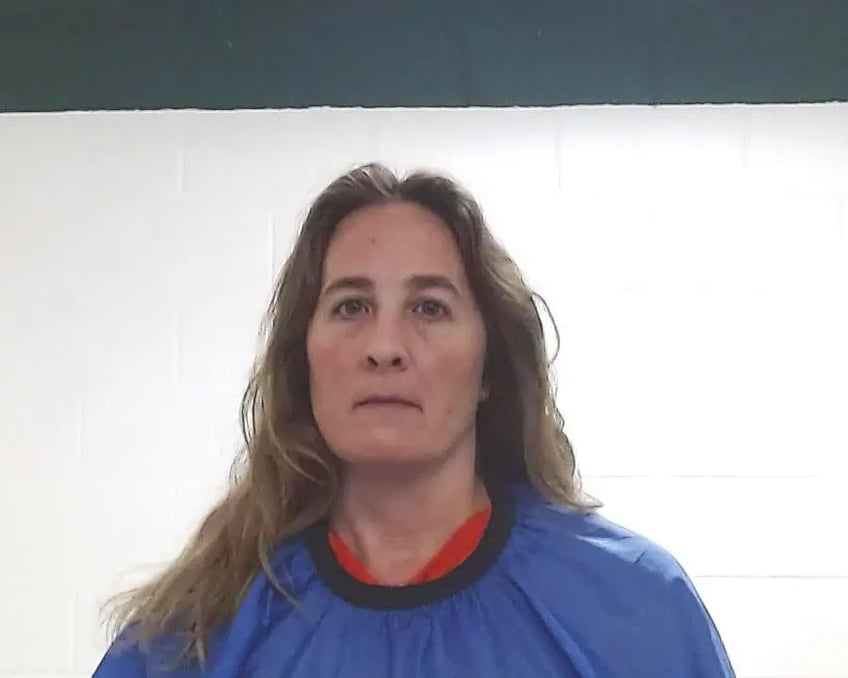 la profesora de hopper es una de las tres detenidas por abuso de menores