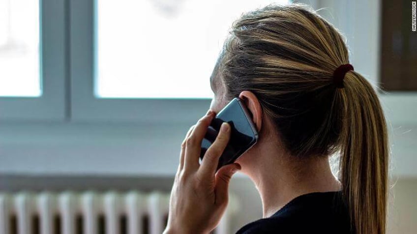 las llamadas y los mensajes de texto a la linea directa de abuso infantil aumentaron durante la pandemia