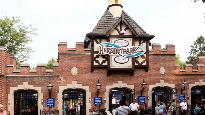 ребенок в зоопарке HersheyPark, находившийся без присмотра, был ранен волком после того, как прополз под защитным барьером Вход в зону развлечений Хершипарка