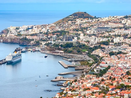 La pesadilla de unas vacaciones familiares se desata con un niño hospitalizado tras una caída en un crucero