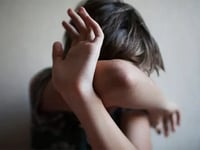 los abusos en la infancia dejan un impacto devastador en los adultos
