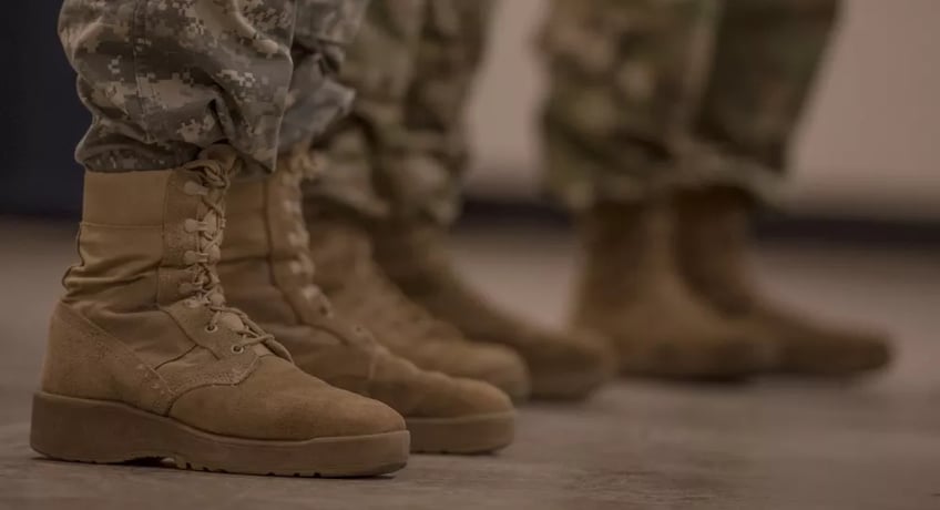 los federales detienen a un soldado estadounidense por intentar mantener relaciones sexuales con un nino