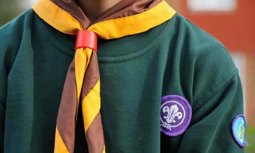 meer dan 250 veroordelingen wegens seksueel misbruik van kinderen in het verenigd koninkrijk en ierland tijdens de scoutsbeweging
