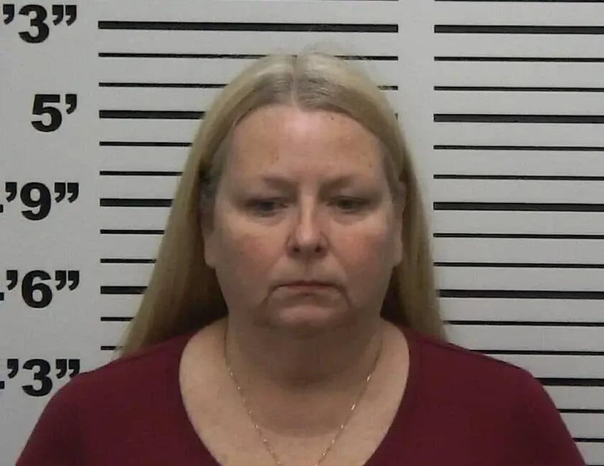 mujer de park hills acusada de abuso de menores semanas despues de que su marido fuera acusado de violacion de menores