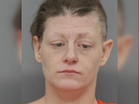 madre de nebraska acusada de abuso infantil despues de que su bebe diera positivo por metanfetamina y cocaina