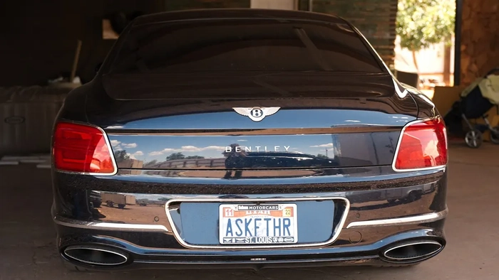 Крупный план Bentley Сэмюэля Бейтмана.