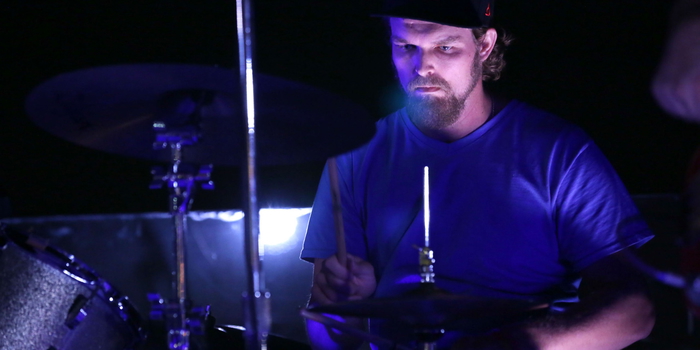 al baterista de alabama shakes steven william johnson se le retira la acusacion de abuso de menores