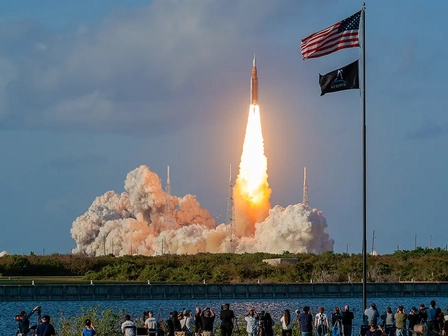 Ребенок стал популярным благодаря взволнованному и прямому ответу на вопрос репортера о лунной миссии Artemis II