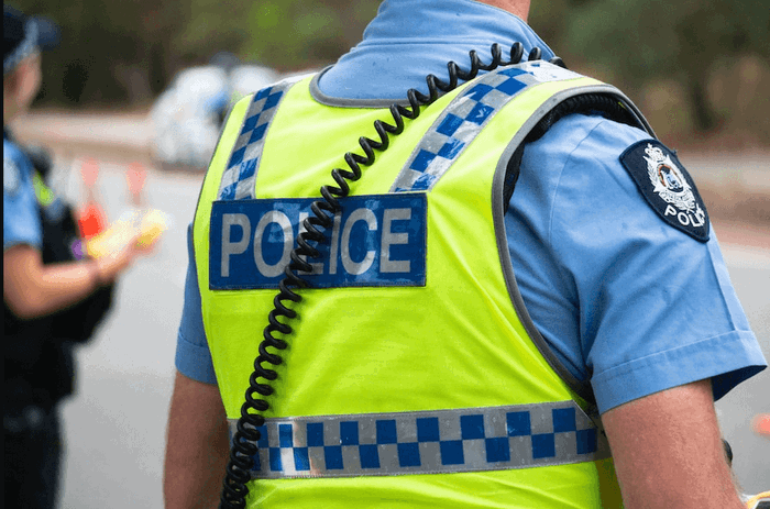 oficial de policia australiano acusado en relacion con material de abuso infantil