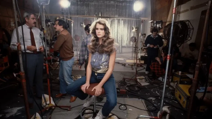 brooke shields se sincera sobre su sexualizacion de nina y la agresion traumatica en pretty baby