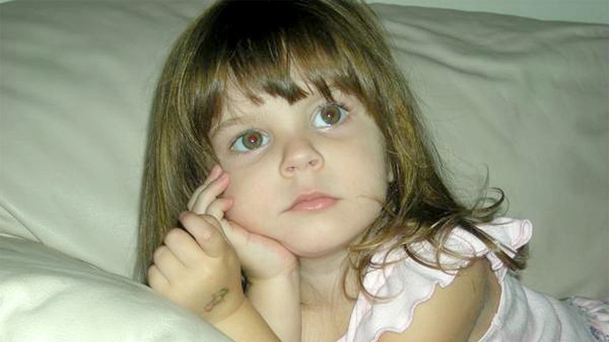 caylee anthony posando en la foto