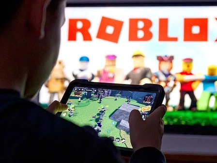 Roblox presenta herramientas de inteligencia artificial para la seguridad infantil que los padres deberían conocer