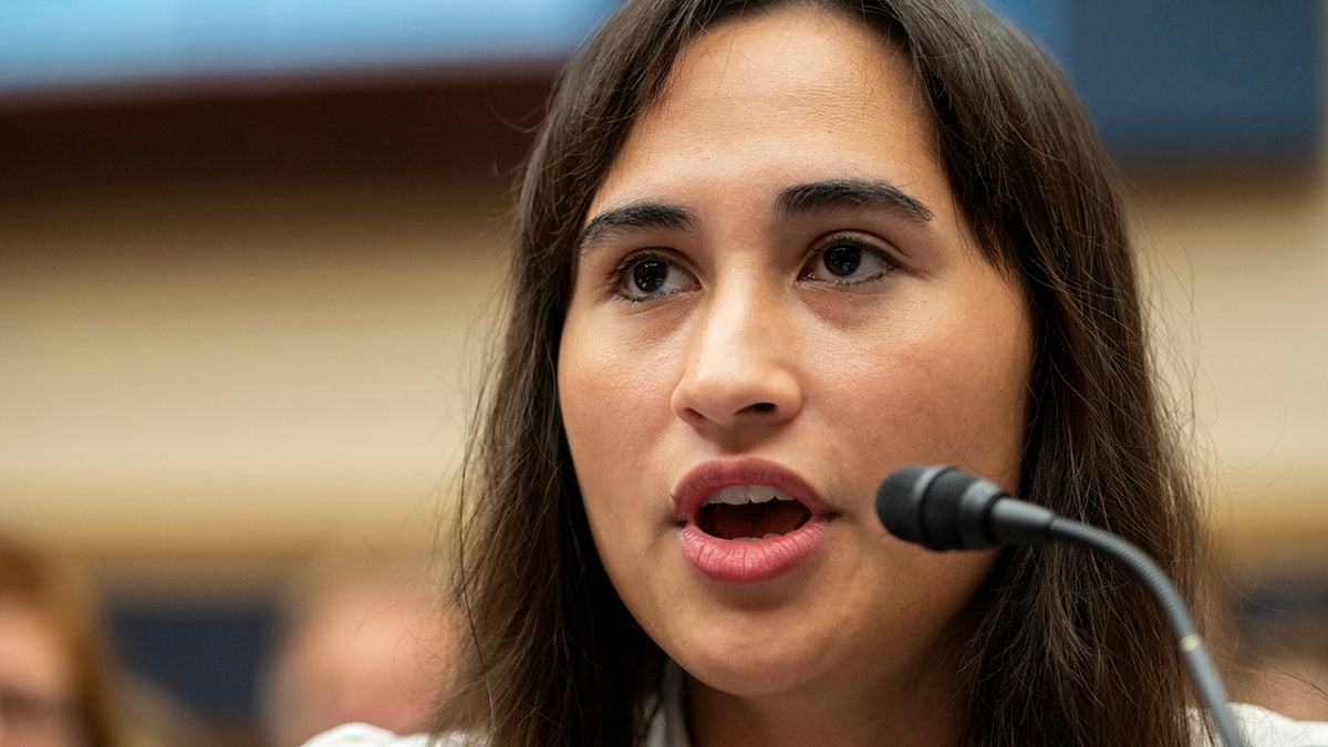 Chloe Cole testifica ante el Congreso