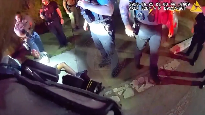 Cory Acree siendo detenido por agentes de policía en Daytona Beach Florida