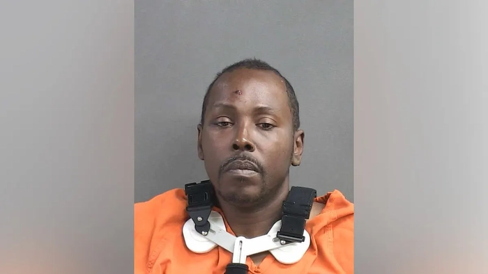 Cory Acree se enfrenta a cargos tras huir de la policía con un niño en Daytona Beach Florida