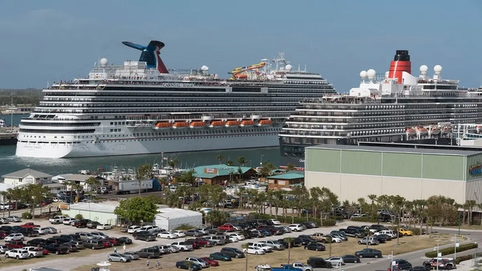 Una pareja de Ohio acusada de irrumpir en un camarote de un crucero y agredir a una familia y a un niño de 9 años Los cruceros atracaron en Puerto Cañaveral, en Florida