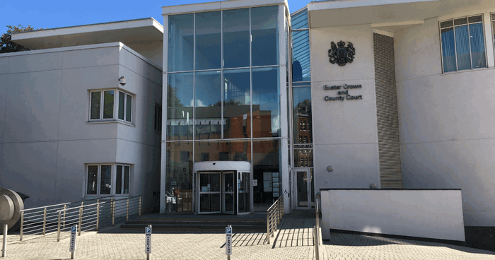 esposa curiosa se sorprendio cuando puso la tarjeta de memoria de su esposo en la computadora y encontro cientos de videos e imagenes de abuso infantil