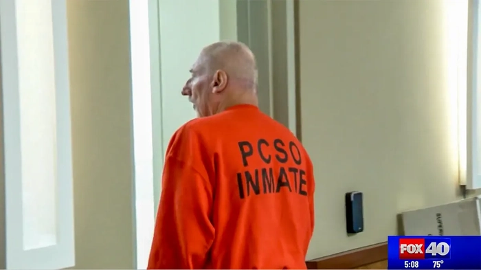 Дэвид Аллен Фанстон выходит из суда.