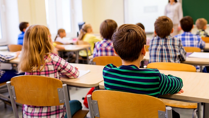El recién elegido presidente del sindicato de profesores de Seattle, investigado por presuntos abusos a un niño autista Alumnos de primaria sentados en clase