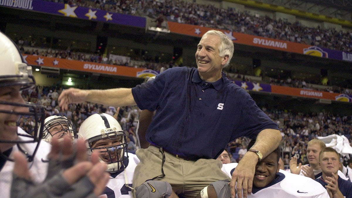 Jerry Sandusky en 1999