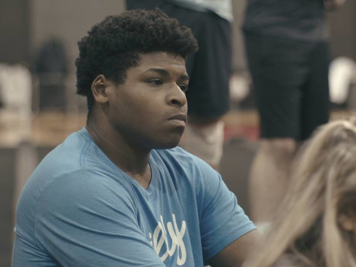 los federales piden una condena relativamente leve de 15 anos de prision para la estrella de cheer jerry harris en un caso de abuso de menores