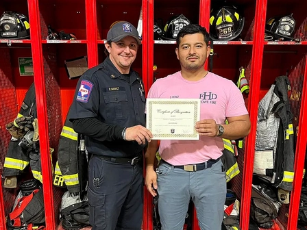 Нескольким пожарным, удостоенным общественной чести, предъявлены обвинения в деле о сексуальном насилии над детьми, жертвой которого был один и тот же подросток