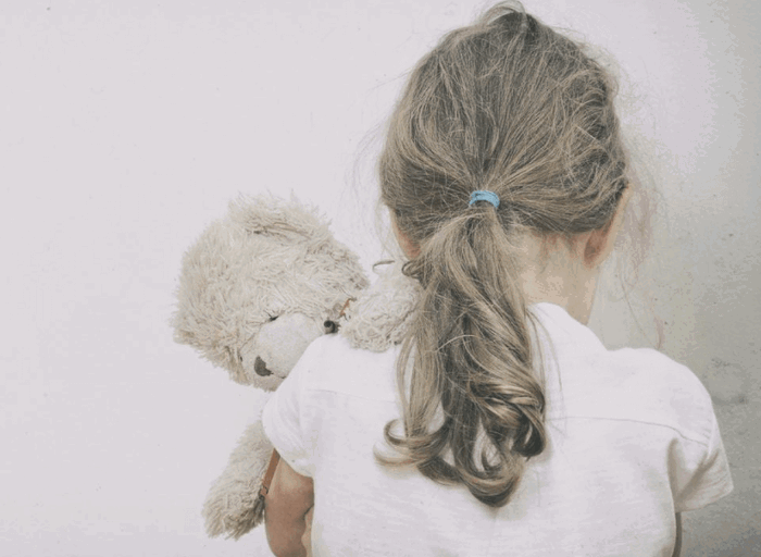 abuelo abuso sexualmente de su nieta de 5 anos y mostro su pornografia