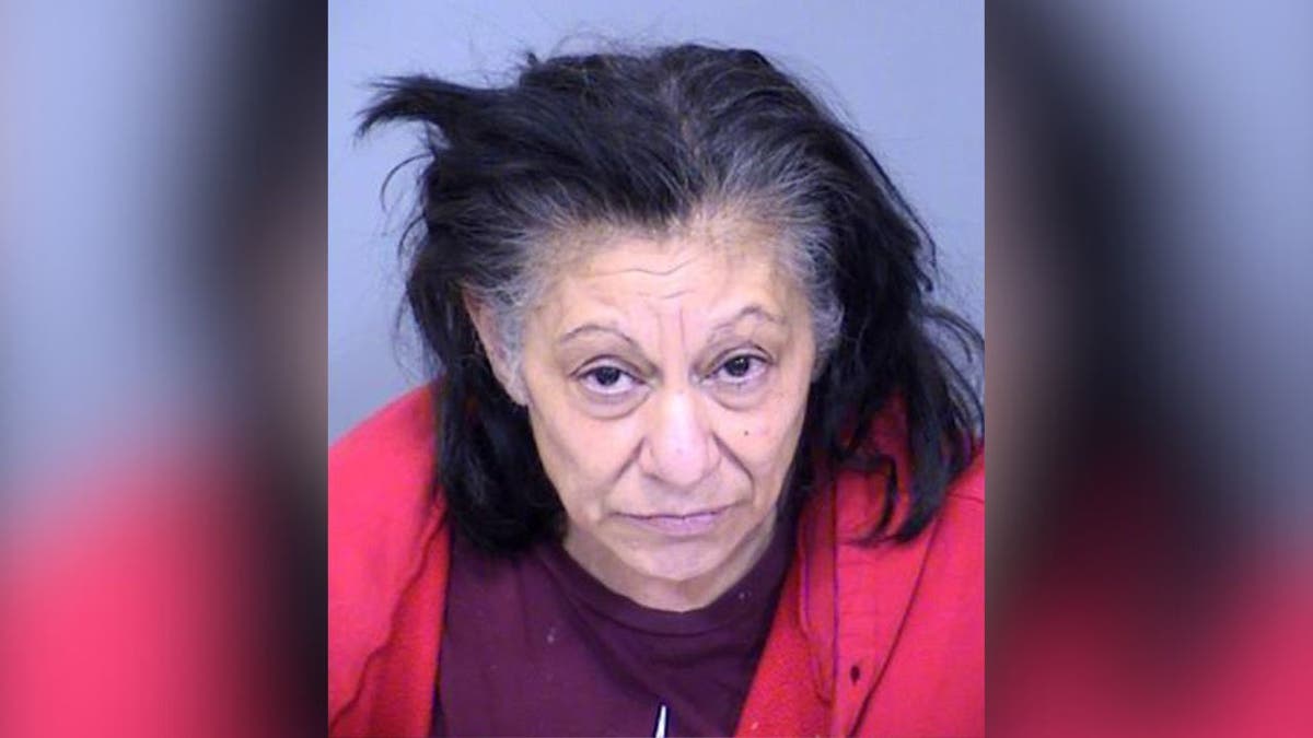 La muerte de una niña de Arizona fue declarada homicidio después de permanecer enjaulada en la casa de su abuela: informe Abuela acusada