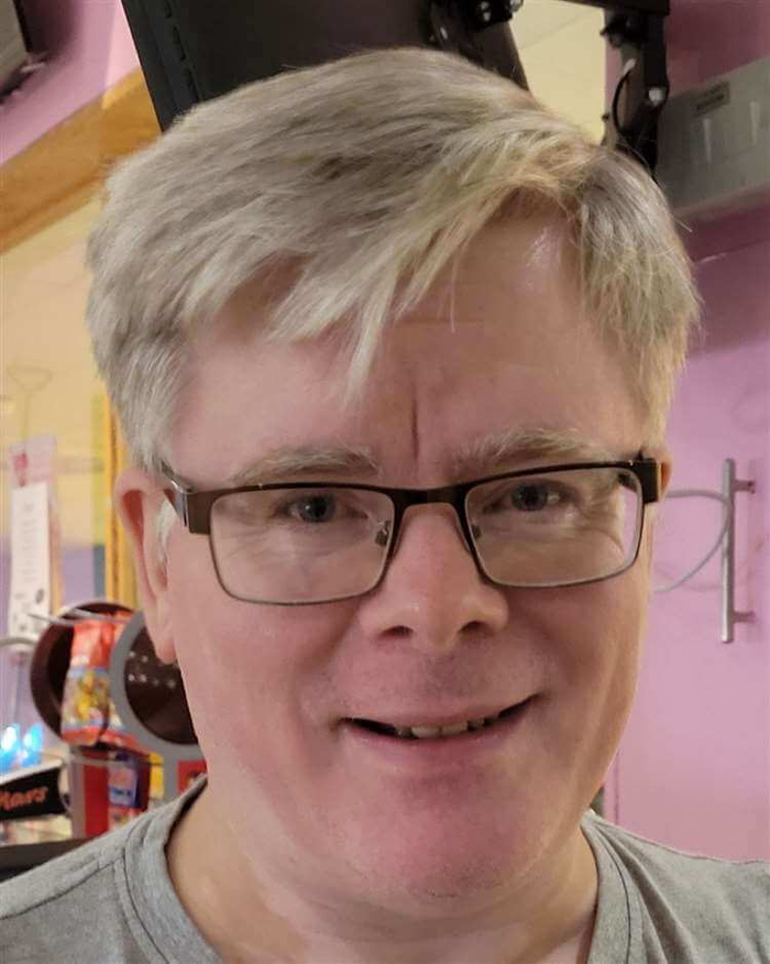 un superviviente de abusos infantiles de grantham con lesiones cerebrales ayuda a otros en lincolnshire