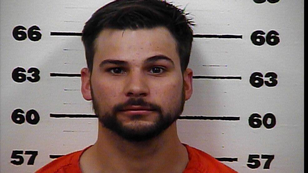 hawkins county hombre acusado de asesinato en primer grado abuso infantil