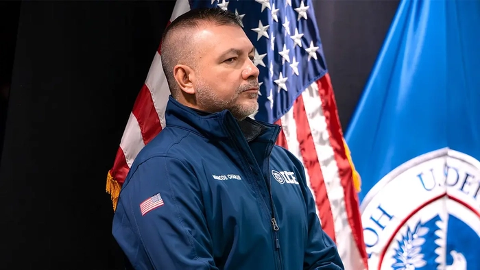 Una redada de ICE en Georgia detiene a más de 700 extranjeros en situación irregular con antecedentes penales, entre los que se encuentran delincuentes sexuales y personas que han abusado de menores Marcos Charles, funcionario del ICE, interviene en una rueda de prensa en Minnesota.