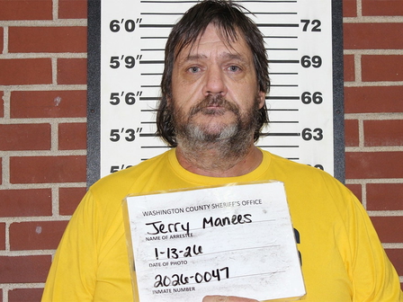 Pareja de Missouri acusada de encerrar a adolescentes en un corral para pollos y dispararles con pistolas de aire comprimido en un caso de abusos